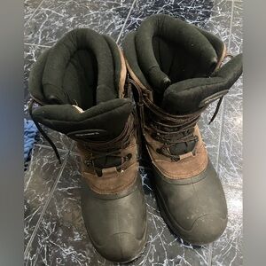 Quest brand Pac model Thinsulate Ultra Insulation Size 9 weatherproof boots exc